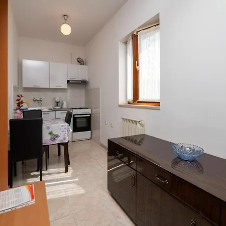 1 Bedroom Cozy Apartment In Pula Pula