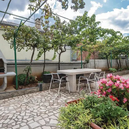 1 Bedroom Cozy Apartment In Pula Apartment Pula