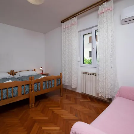 1 Bedroom Cozy Apartment In Pula